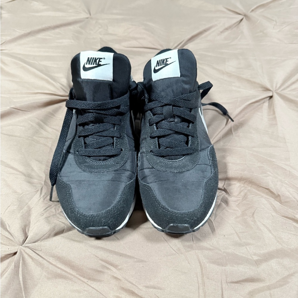 Nike Men’s Black and White Casual Sneakers
